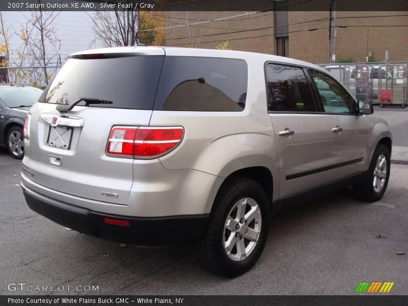 Silver Pearl / Gray 2007 Saturn Outlook XE AWD