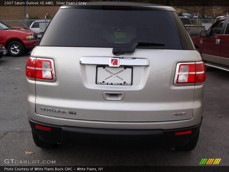 Silver Pearl / Gray 2007 Saturn Outlook XE AWD