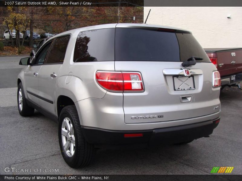 Silver Pearl / Gray 2007 Saturn Outlook XE AWD