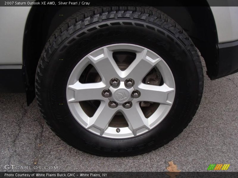 Silver Pearl / Gray 2007 Saturn Outlook XE AWD