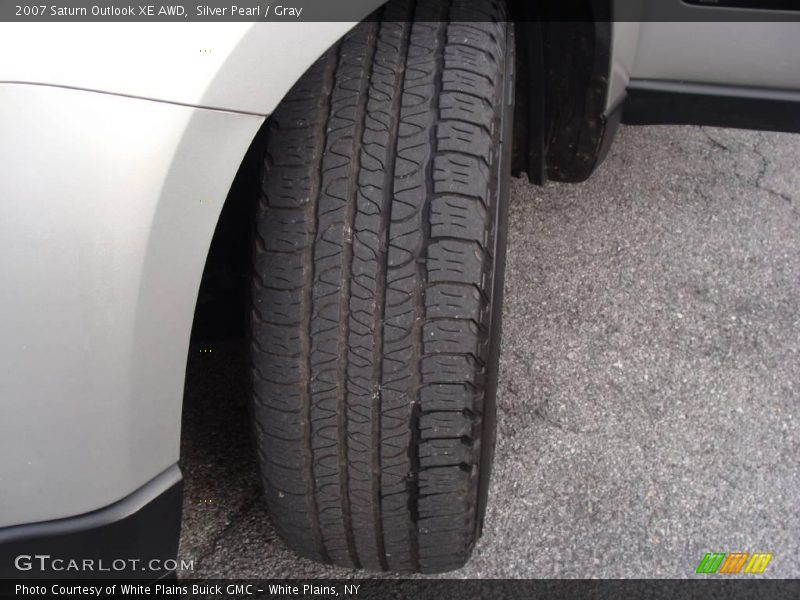 Silver Pearl / Gray 2007 Saturn Outlook XE AWD