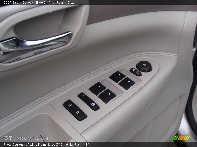 Silver Pearl / Gray 2007 Saturn Outlook XE AWD