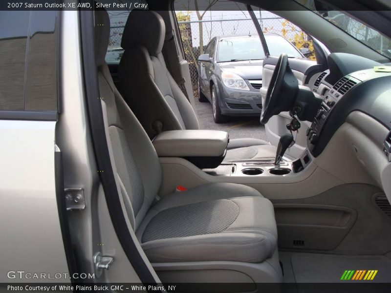 Silver Pearl / Gray 2007 Saturn Outlook XE AWD