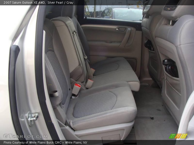 Silver Pearl / Gray 2007 Saturn Outlook XE AWD