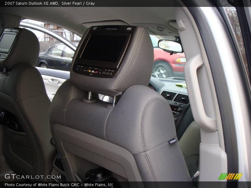 Silver Pearl / Gray 2007 Saturn Outlook XE AWD