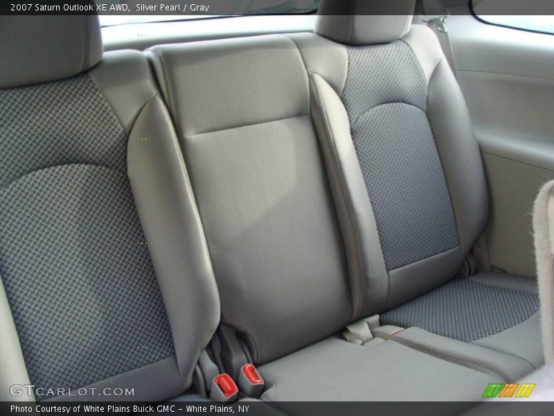 Silver Pearl / Gray 2007 Saturn Outlook XE AWD