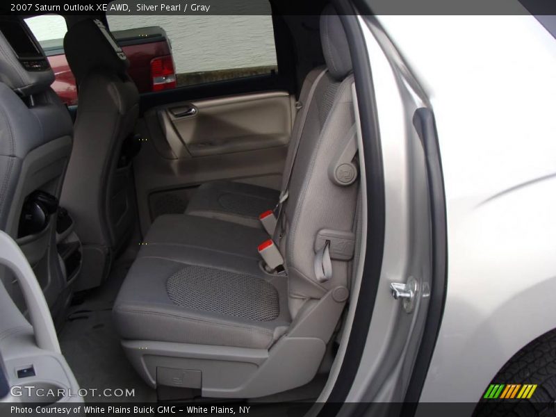 Silver Pearl / Gray 2007 Saturn Outlook XE AWD