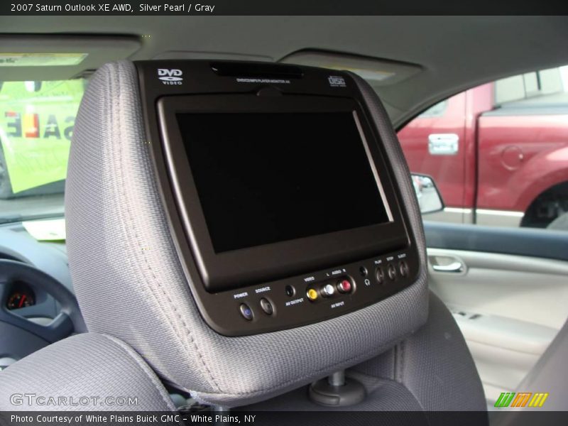 Silver Pearl / Gray 2007 Saturn Outlook XE AWD