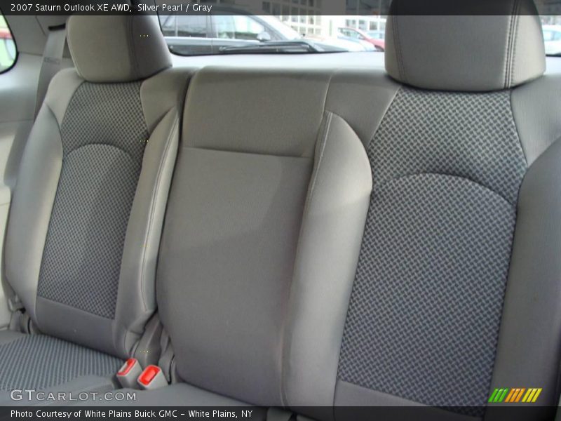 Silver Pearl / Gray 2007 Saturn Outlook XE AWD