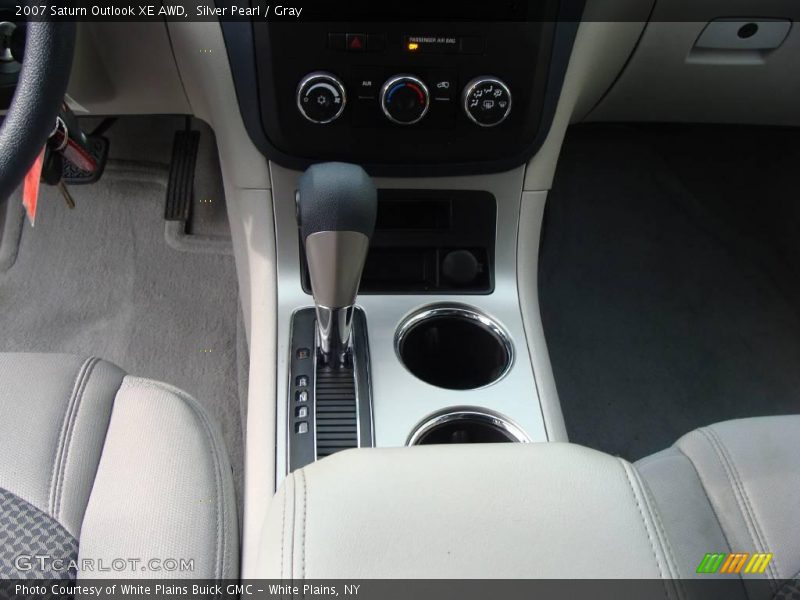 Silver Pearl / Gray 2007 Saturn Outlook XE AWD