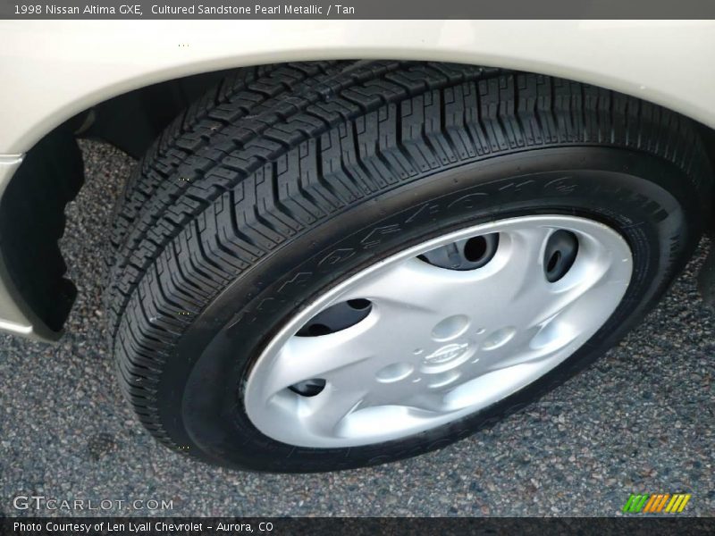 Cultured Sandstone Pearl Metallic / Tan 1998 Nissan Altima GXE