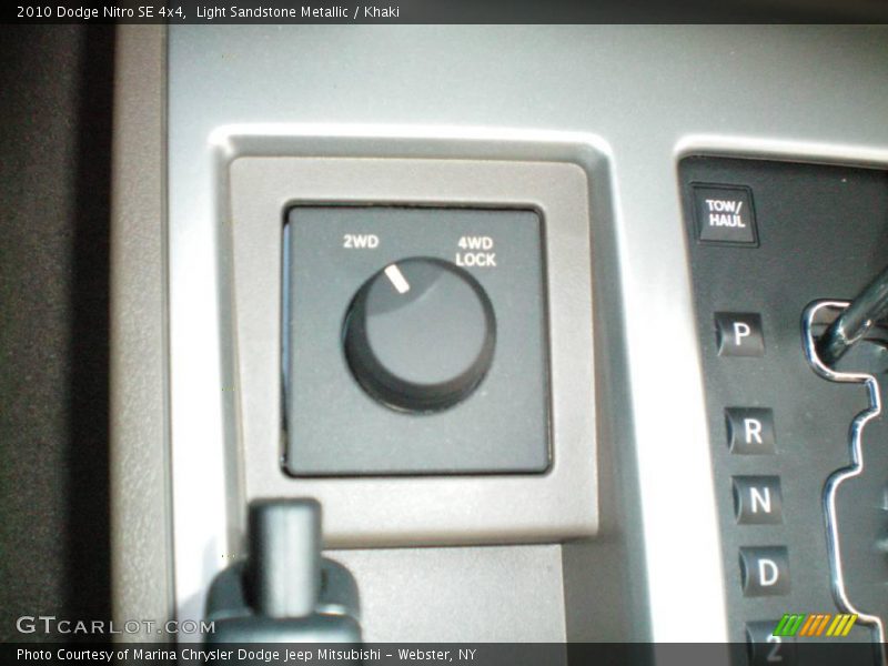 Light Sandstone Metallic / Khaki 2010 Dodge Nitro SE 4x4