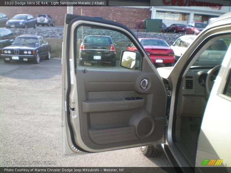 Light Sandstone Metallic / Khaki 2010 Dodge Nitro SE 4x4