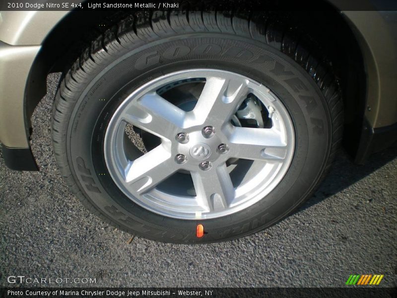 Light Sandstone Metallic / Khaki 2010 Dodge Nitro SE 4x4