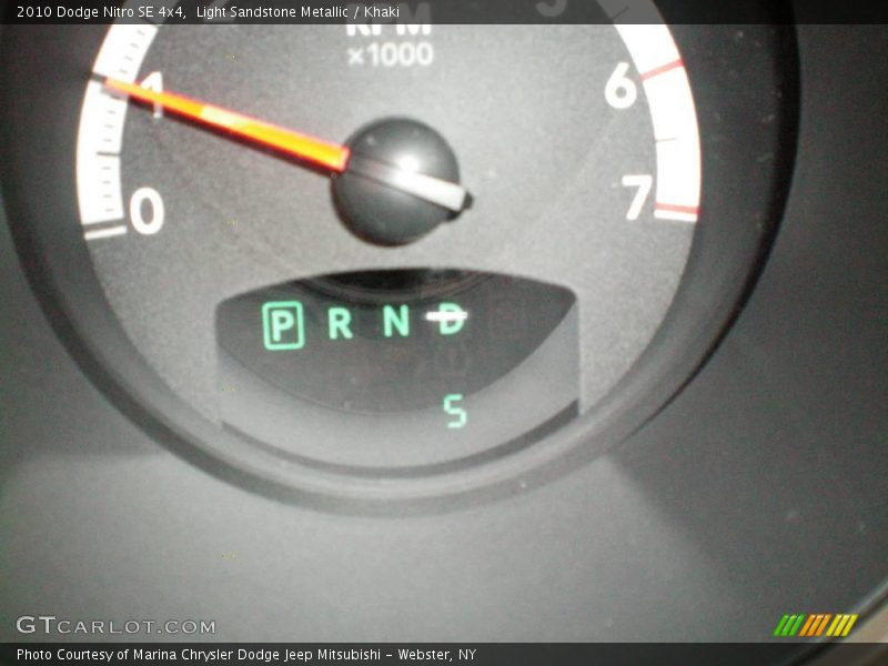 Light Sandstone Metallic / Khaki 2010 Dodge Nitro SE 4x4