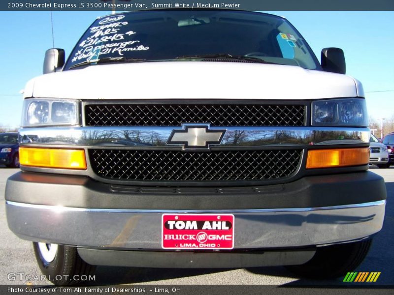 Summit White / Medium Pewter 2009 Chevrolet Express LS 3500 Passenger Van