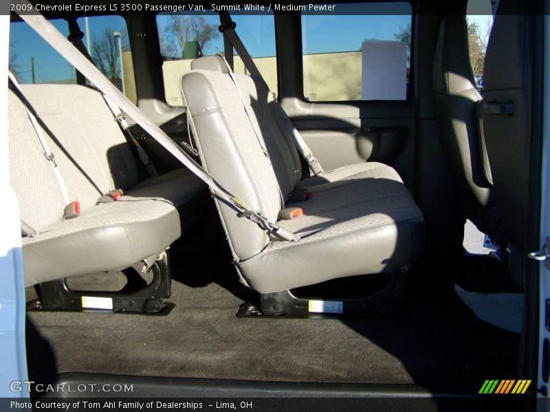 Summit White / Medium Pewter 2009 Chevrolet Express LS 3500 Passenger Van