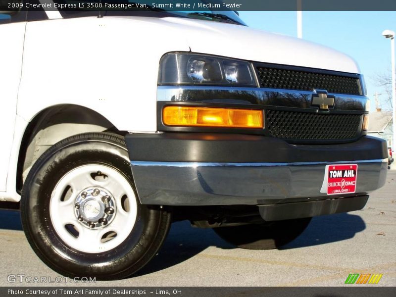 Summit White / Medium Pewter 2009 Chevrolet Express LS 3500 Passenger Van