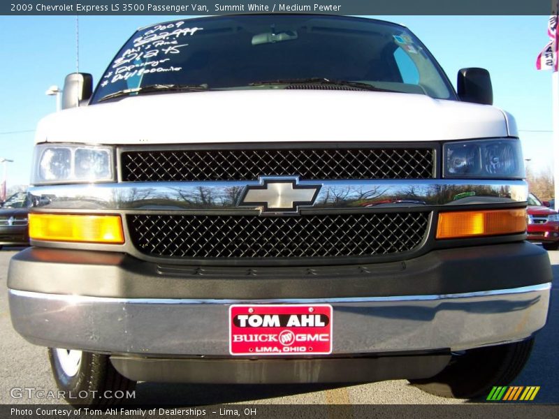 Summit White / Medium Pewter 2009 Chevrolet Express LS 3500 Passenger Van