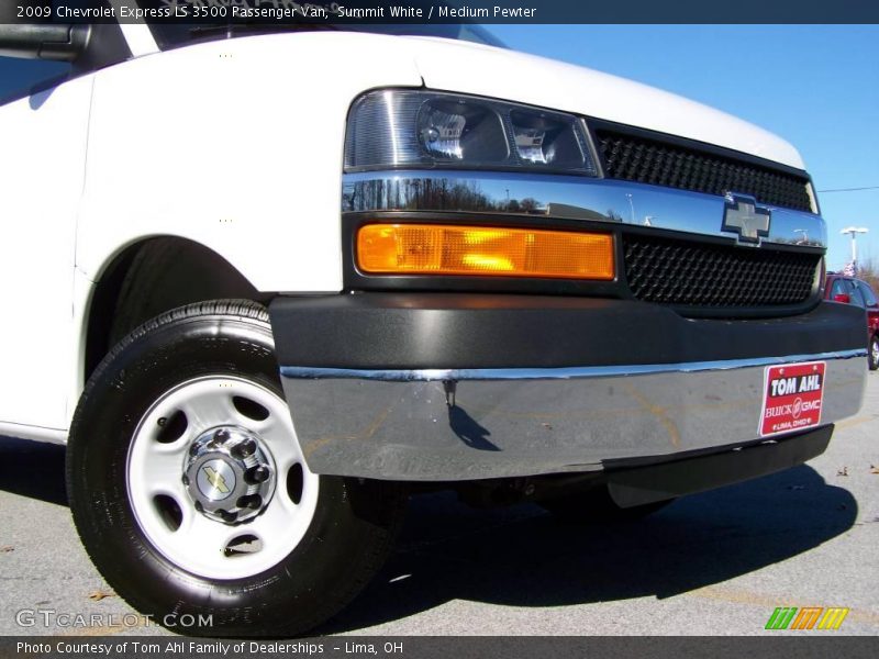 Summit White / Medium Pewter 2009 Chevrolet Express LS 3500 Passenger Van