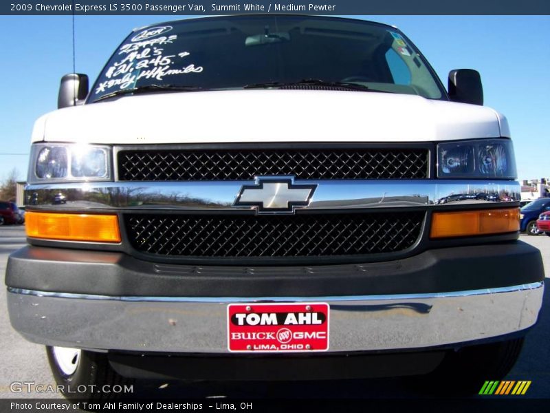 Summit White / Medium Pewter 2009 Chevrolet Express LS 3500 Passenger Van