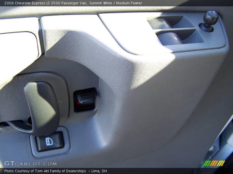 Summit White / Medium Pewter 2009 Chevrolet Express LS 3500 Passenger Van