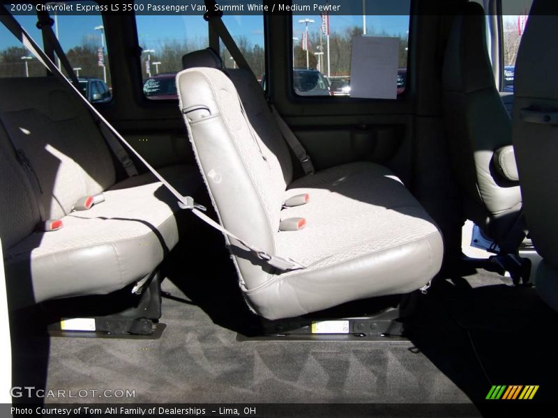 Summit White / Medium Pewter 2009 Chevrolet Express LS 3500 Passenger Van