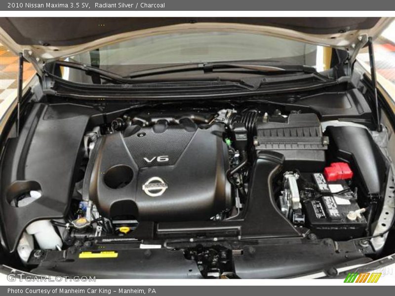 Radiant Silver / Charcoal 2010 Nissan Maxima 3.5 SV