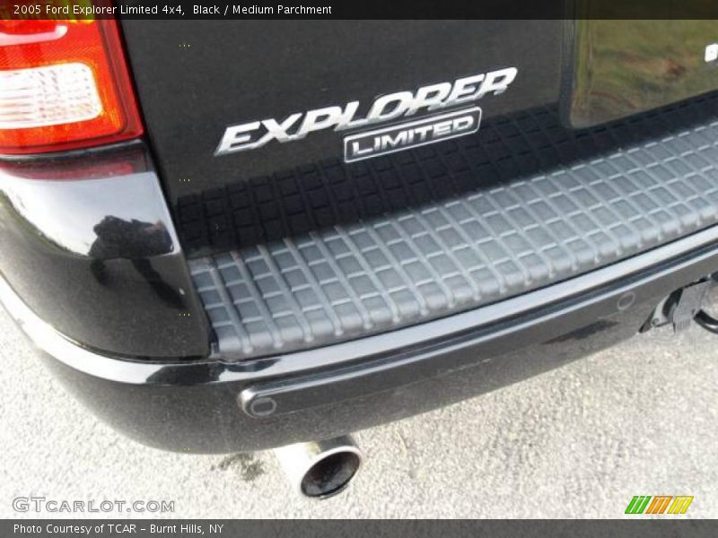 Black / Medium Parchment 2005 Ford Explorer Limited 4x4