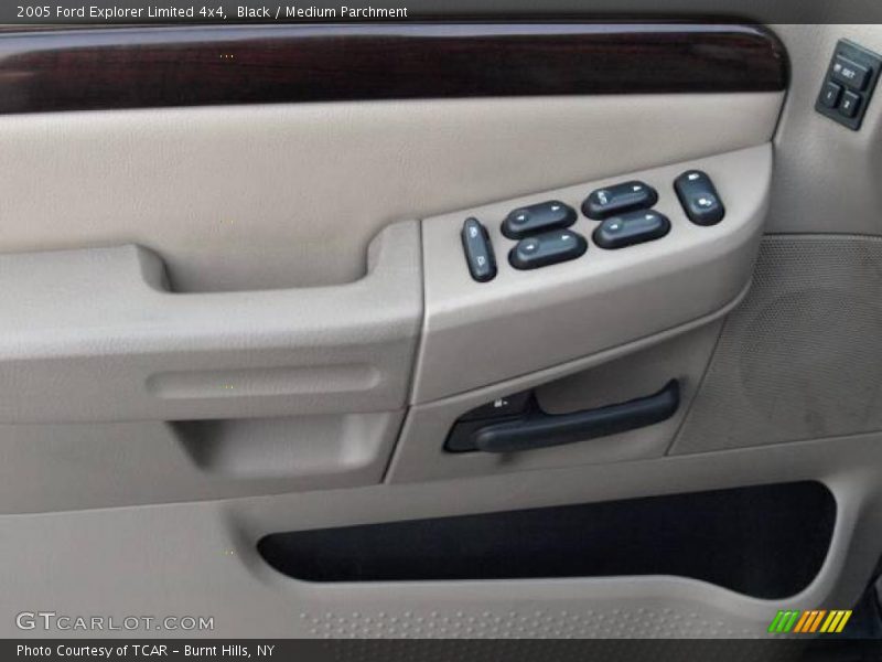 Black / Medium Parchment 2005 Ford Explorer Limited 4x4