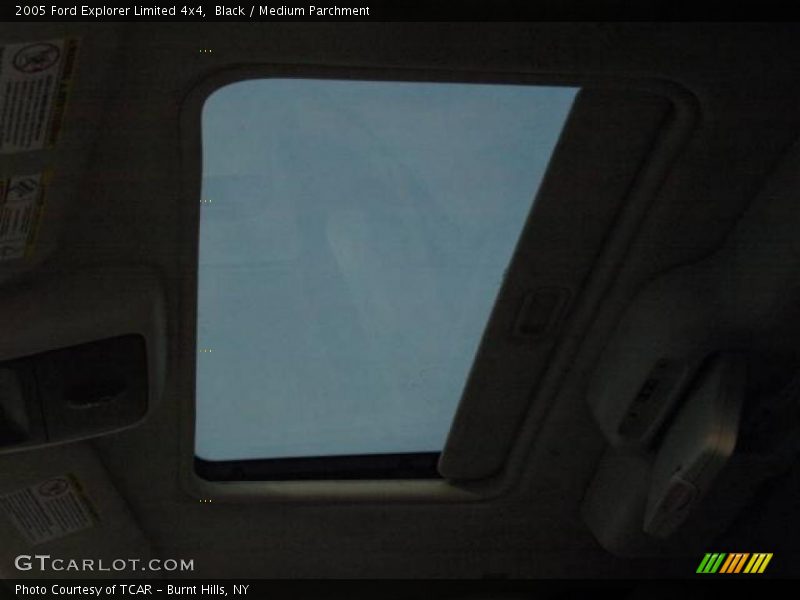 Black / Medium Parchment 2005 Ford Explorer Limited 4x4