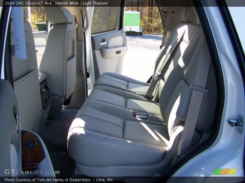 Summit White / Light Titanium 2009 GMC Yukon SLT 4x4