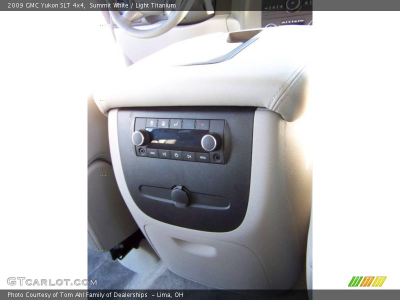 Summit White / Light Titanium 2009 GMC Yukon SLT 4x4
