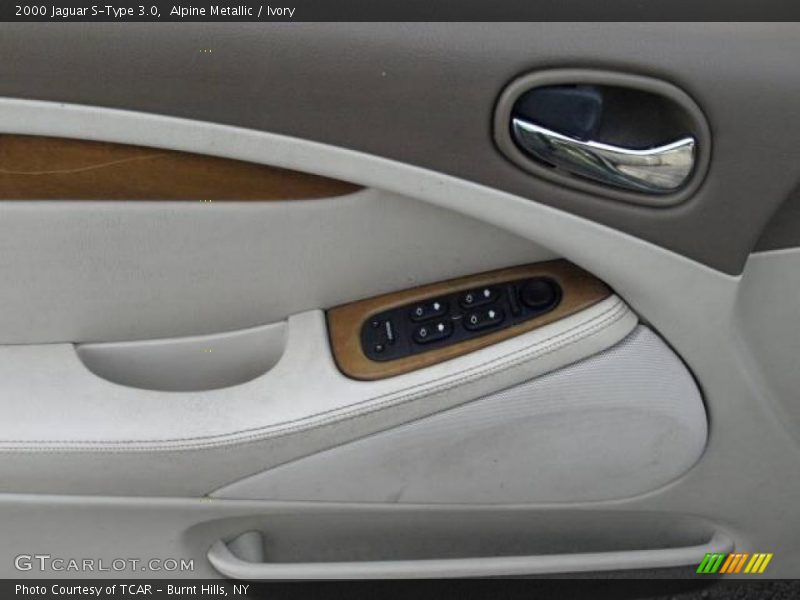 Alpine Metallic / Ivory 2000 Jaguar S-Type 3.0