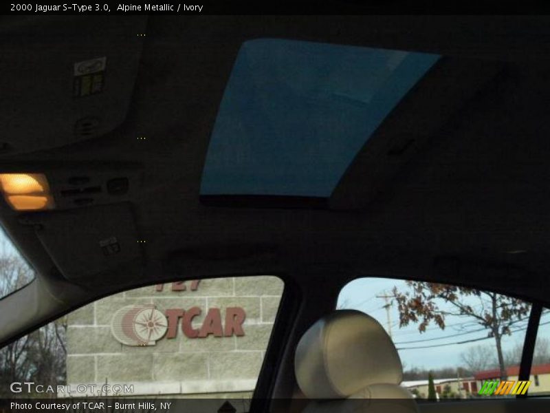 Alpine Metallic / Ivory 2000 Jaguar S-Type 3.0