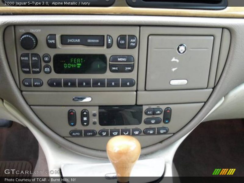 Alpine Metallic / Ivory 2000 Jaguar S-Type 3.0