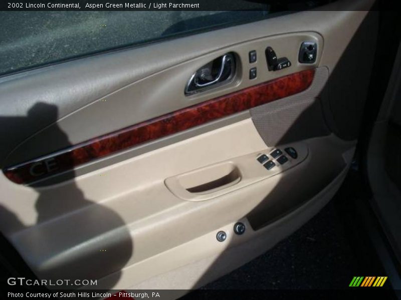 Aspen Green Metallic / Light Parchment 2002 Lincoln Continental