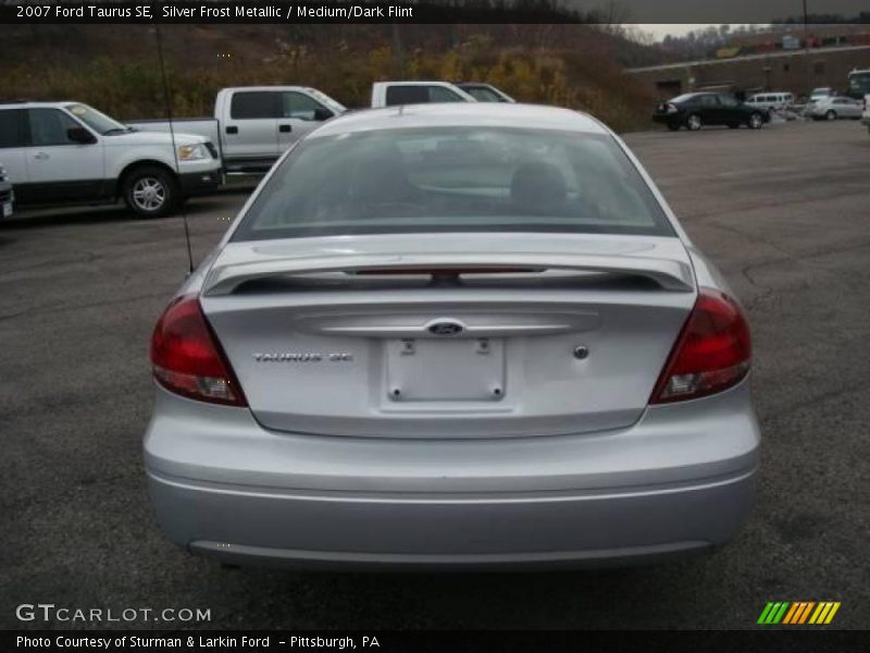 Silver Frost Metallic / Medium/Dark Flint 2007 Ford Taurus SE