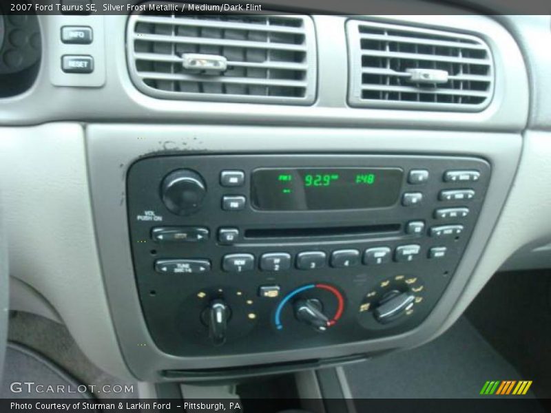 Silver Frost Metallic / Medium/Dark Flint 2007 Ford Taurus SE