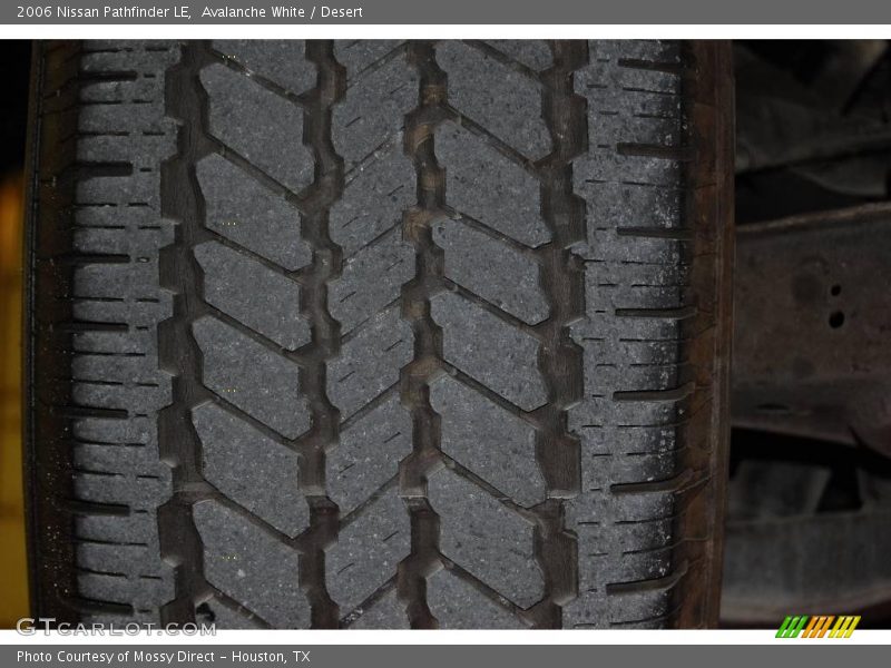 Avalanche White / Desert 2006 Nissan Pathfinder LE