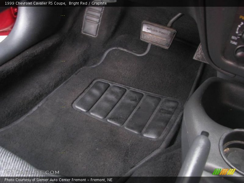 Bright Red / Graphite 1999 Chevrolet Cavalier RS Coupe