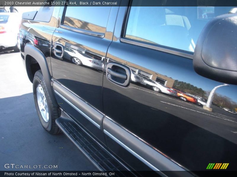 Black / Dark Charcoal 2003 Chevrolet Avalanche 1500 Z71 4x4