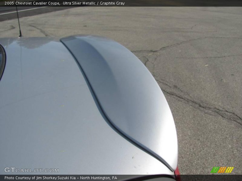 Ultra Silver Metallic / Graphite Gray 2005 Chevrolet Cavalier Coupe