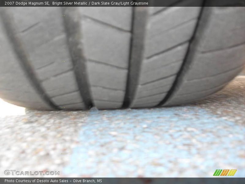 Bright Silver Metallic / Dark Slate Gray/Light Graystone 2007 Dodge Magnum SE
