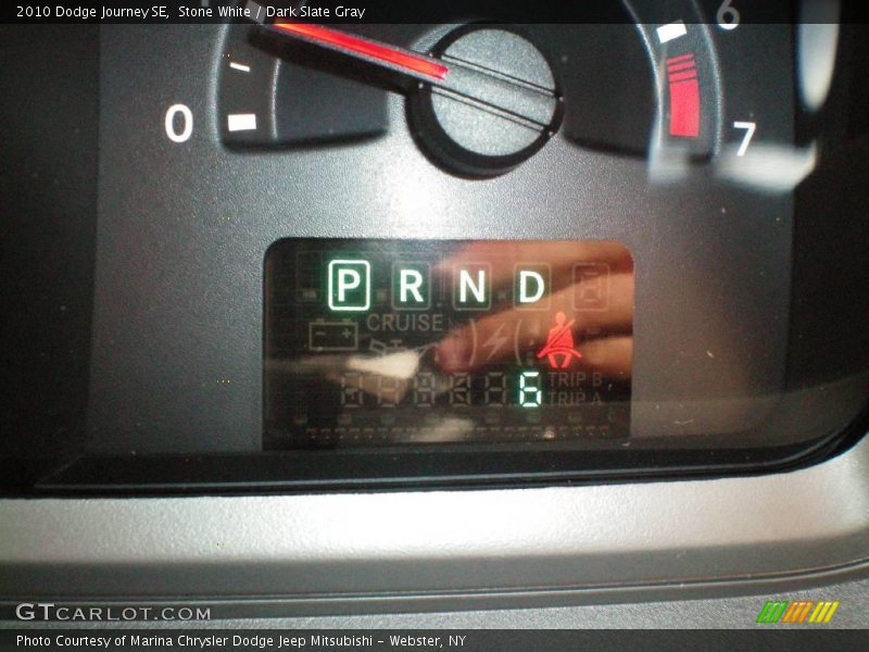 Stone White / Dark Slate Gray 2010 Dodge Journey SE