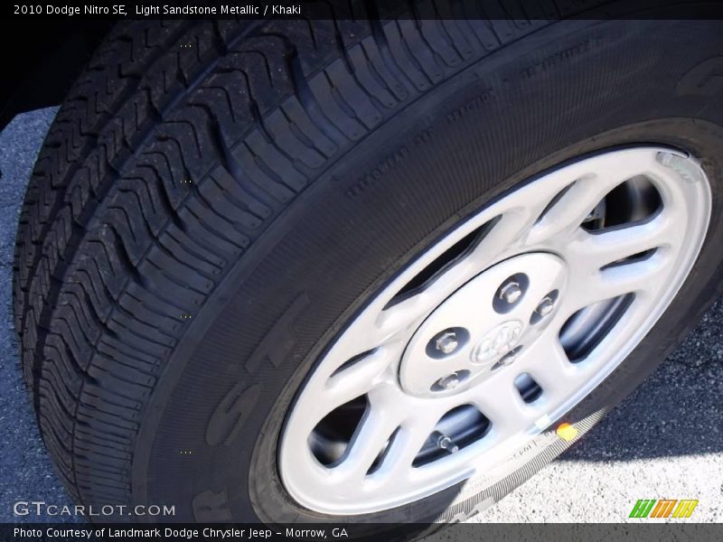 Light Sandstone Metallic / Khaki 2010 Dodge Nitro SE