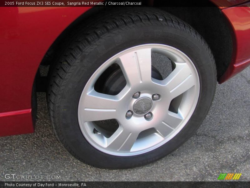 Sangria Red Metallic / Charcoal/Charcoal 2005 Ford Focus ZX3 SES Coupe