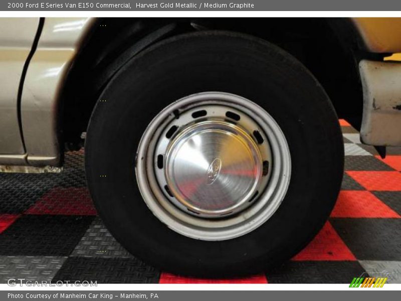 Harvest Gold Metallic / Medium Graphite 2000 Ford E Series Van E150 Commercial
