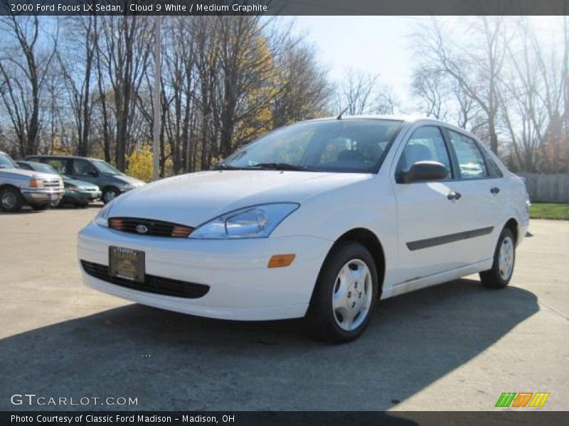 Cloud 9 White / Medium Graphite 2000 Ford Focus LX Sedan