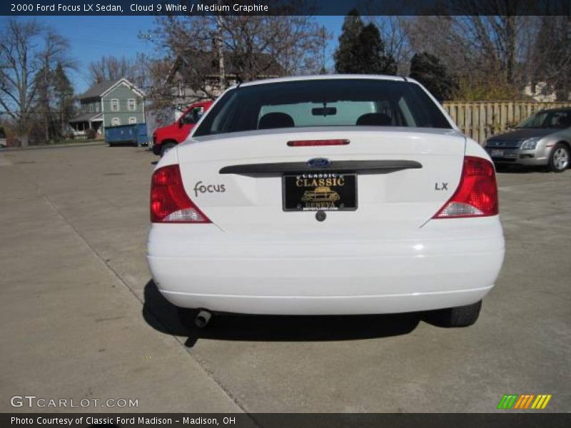Cloud 9 White / Medium Graphite 2000 Ford Focus LX Sedan